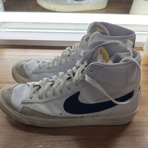 Nike White and Black High-Tops